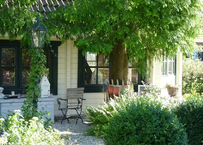 Cosy & Natural Cottage With Fireplace And Garden